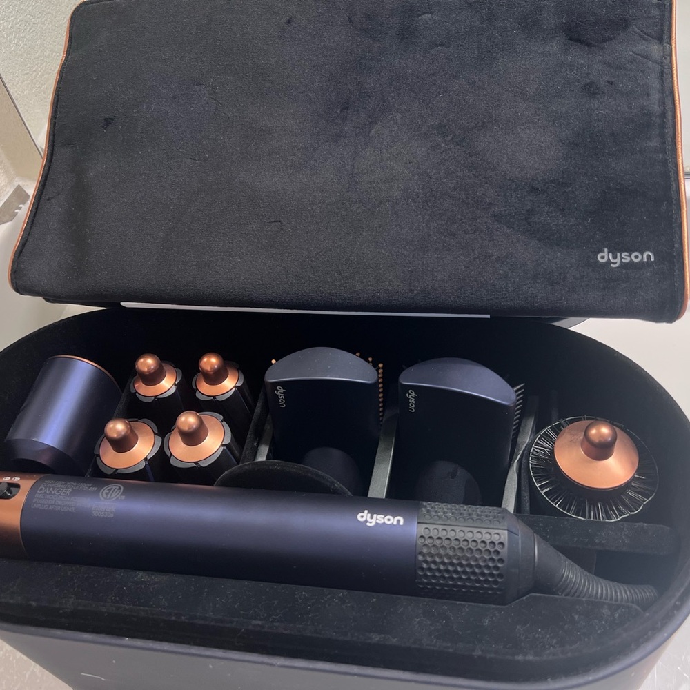 Dyson Airwrap in Blue and Copper